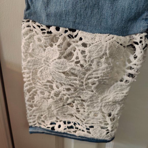 Jean Ruffle Bottom Cropped Jean Capri's Size 4XL - Picture 3 of 5